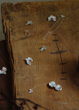 UNIGANCE.Z PHALAENOPSIS STUD EARRINGS | TROVE & TONE