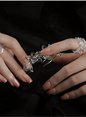 KNOT GARLAND BANGLE