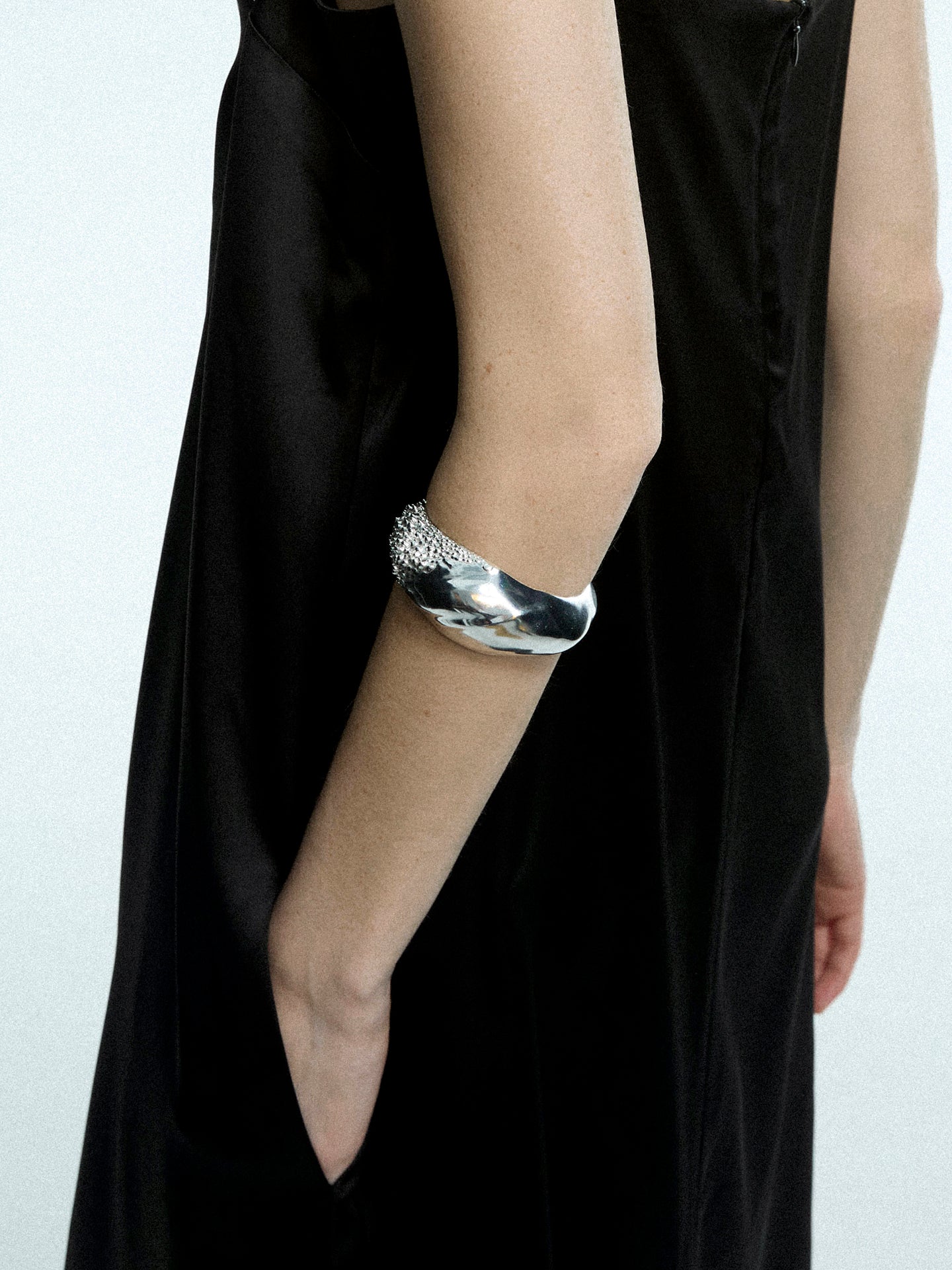 TEXTURED ARCHED BRACELET Bracelet TROVE & TONE