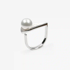 CONTROL POINTS FLOATING PEARL RING | TROVE & TONE