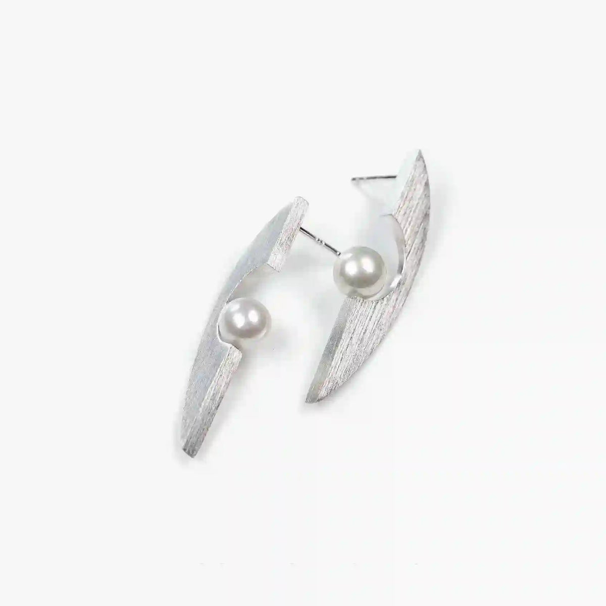CONTROL POINTS ECLIPSE PEARL EARRING | TROVE & TONE