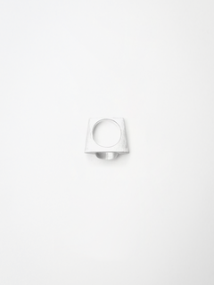 ON IISLAND OVAL CLEAR QUARTZ PENDANT RING | TROVE & TONE