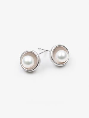 CONTROL POINTS NEST INSET PEARL STUD EARRINGS | TROVE & TONE