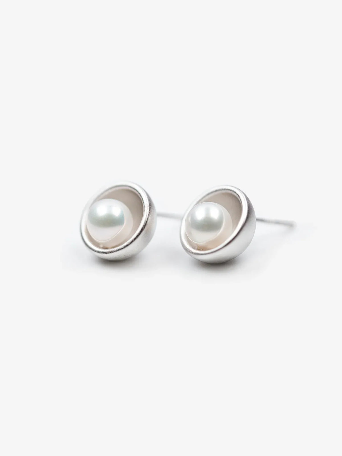 CONTROL POINTS NEST INSET PEARL STUD EARRINGS | TROVE & TONE
