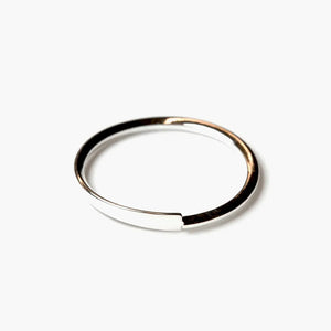 ASYMMETRIC MOBIUS LOOP RING