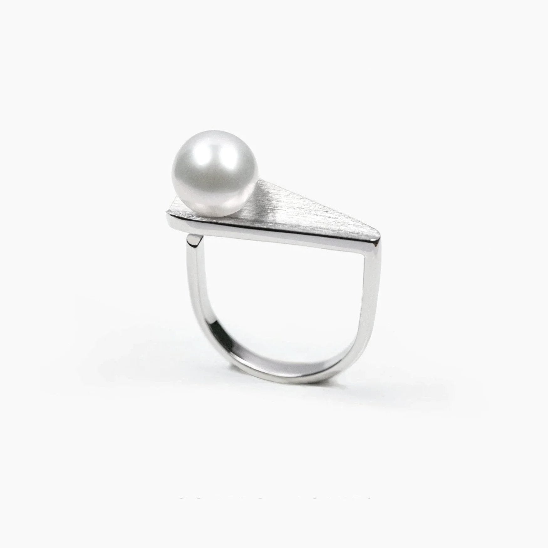 CONTROL POINTS FLOATING PEARL RING | TROVE & TONE