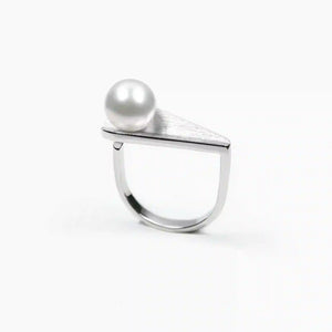 CONTROL POINTS FLOATING PEARL RING | TROVE & TONE