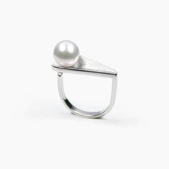 CONTROL POINTS FLOATING PEARL RING | TROVE & TONE