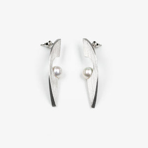 CONTROL POINTS ECLIPSE PEARL EARRING | TROVE & TONE