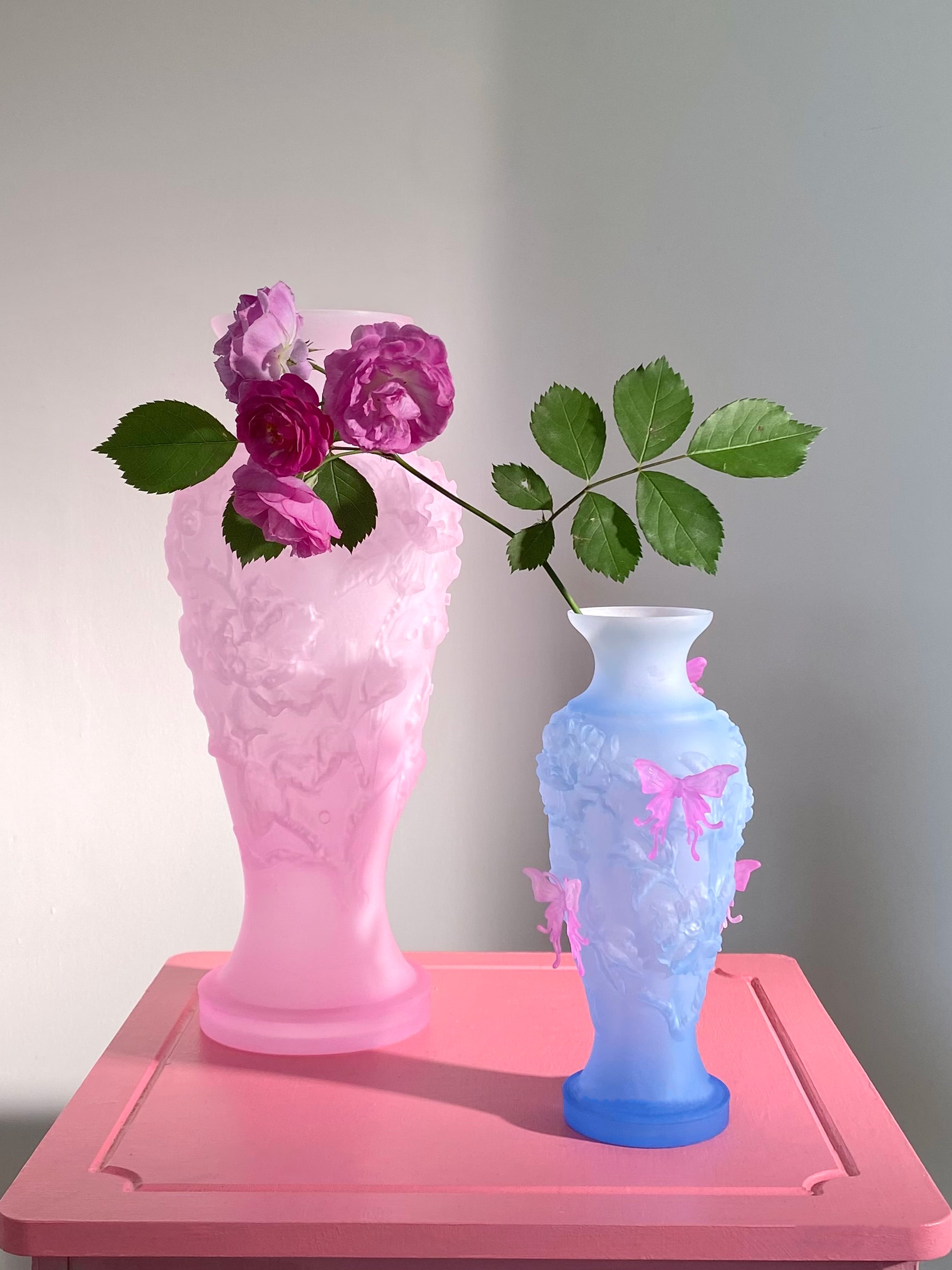 livarié flower Blue Papillon Vif Vase | TROVE & TONE