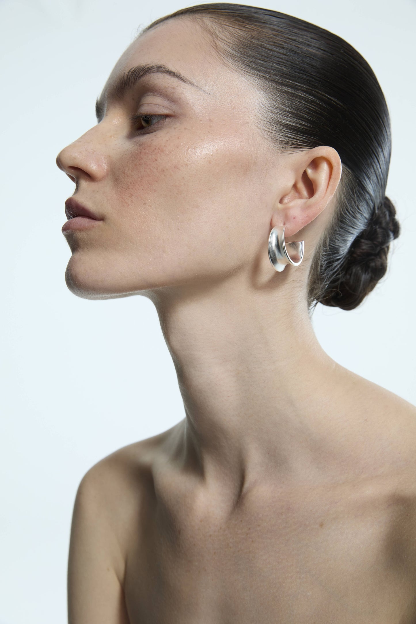 OPERA WIDE C-HOOP STUD EARRINGS Earrings TROVE & TONE