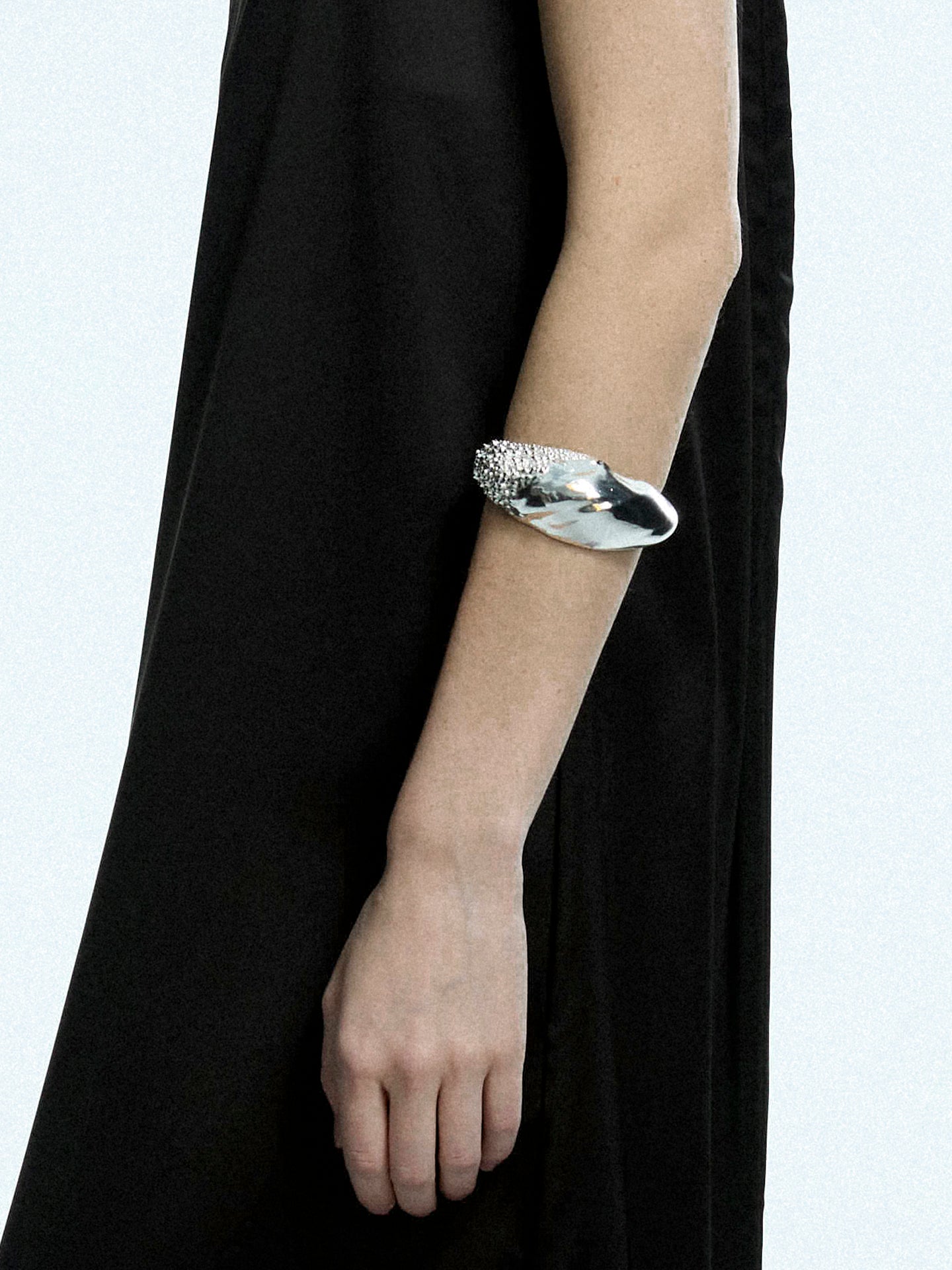 TEXTURED ARCHED BRACELET Bracelet TROVE & TONE