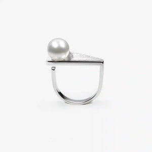CONTROL POINTS FLOATING PEARL RING | TROVE & TONE