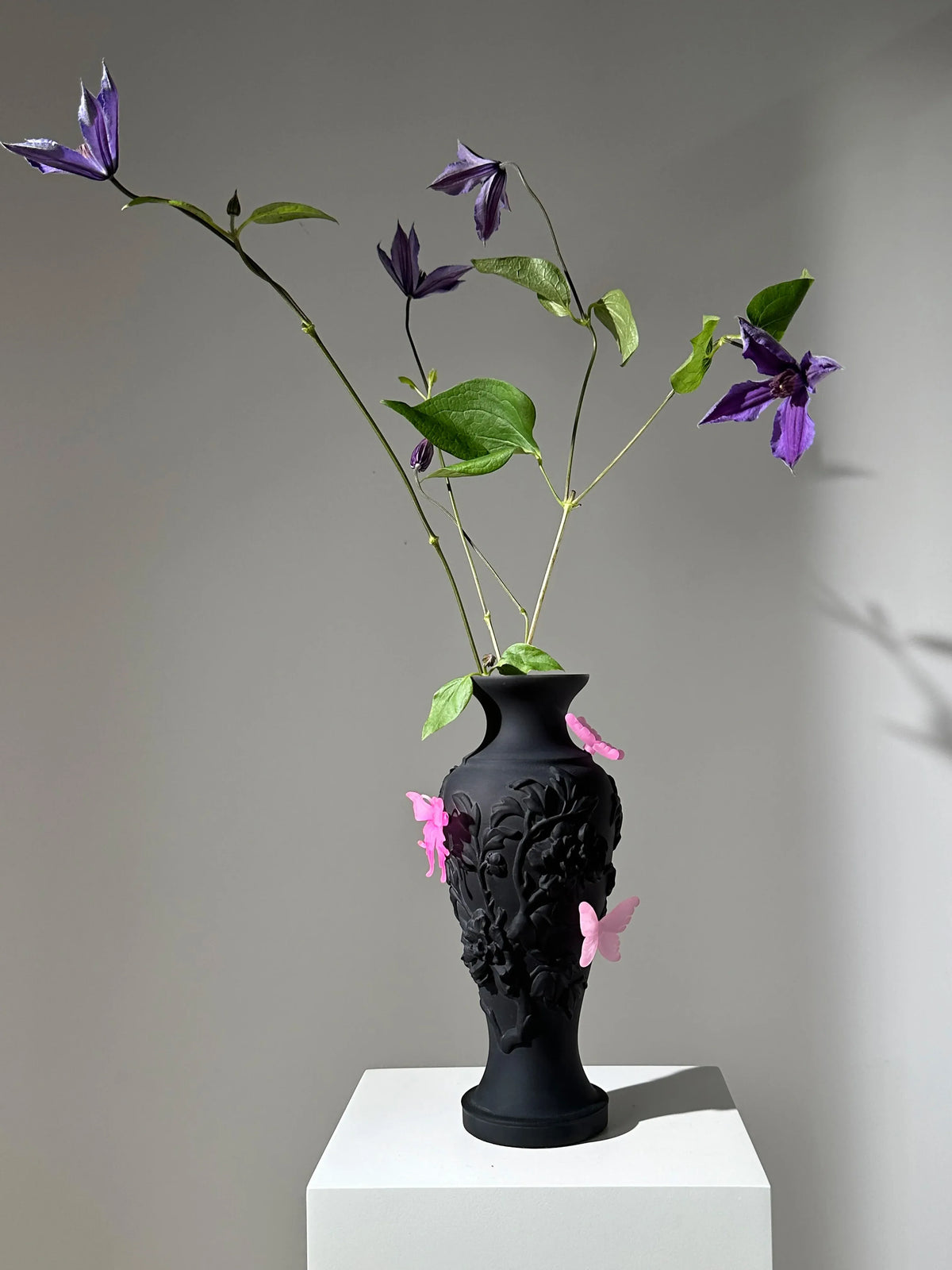 livarié flower Black Papillon Vif Vase | TROVE & TONE