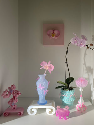 livarié flower Blue Papillon Vif Vase | TROVE & TONE