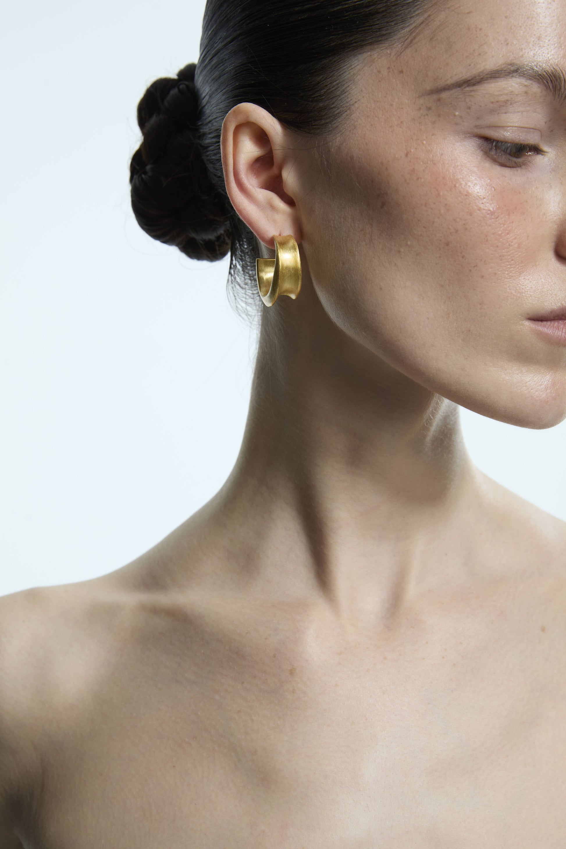 OPERA WIDE C-HOOP STUD EARRINGS Earrings TROVE & TONE