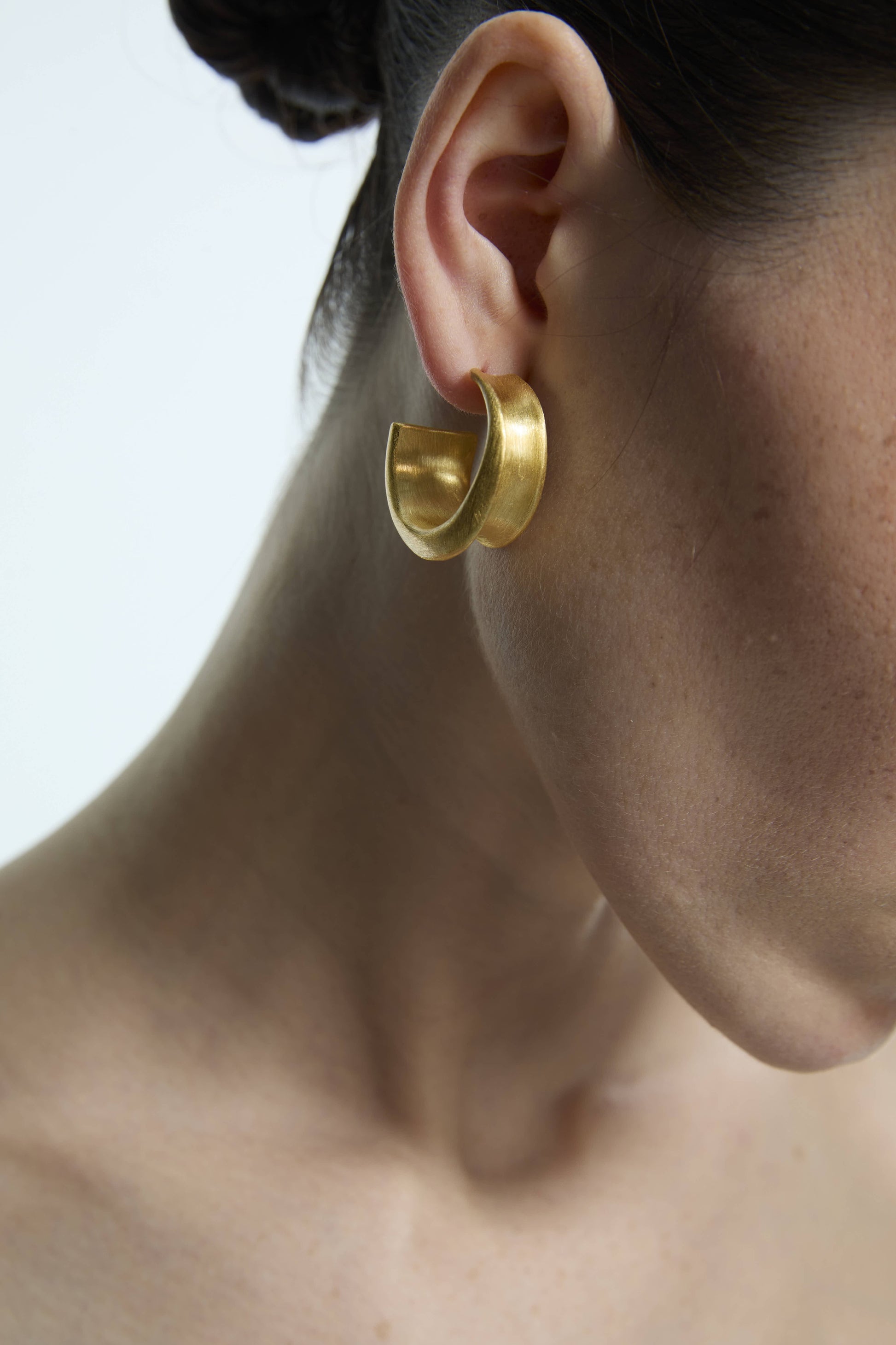 OPERA WIDE C-HOOP STUD EARRINGS Earrings TROVE & TONE