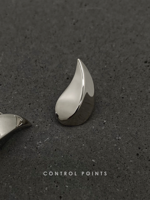 TROVE & TONE FLAME CURVE EARRING | TROVE & TONE