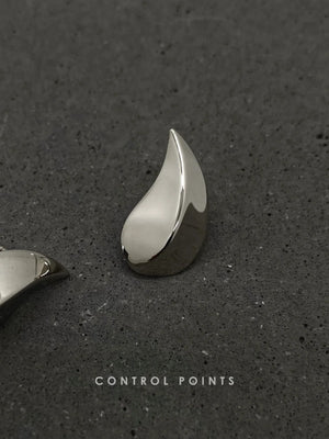 TROVE & TONE FLAME CURVE EARRING | TROVE & TONE