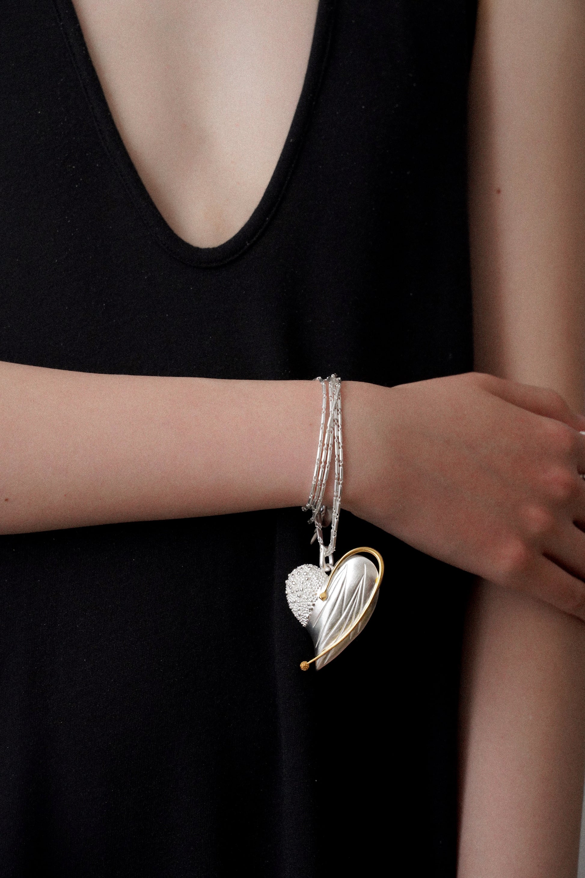 HEART-SHAPED LONG NECKLACE Necklace TROVE & TONE
