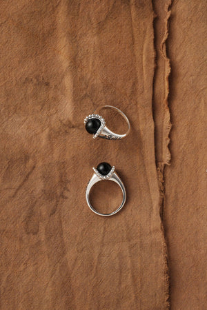 WANYEE CRAFT SCROLL PATTERN BLACK ONYX RING | TROVE & TONE
