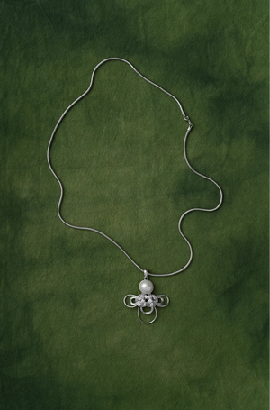 WANYEE CRAFT WOVEN LUCKY CLOUD KNOT PEARL NECKLACE | TROVE & TONE
