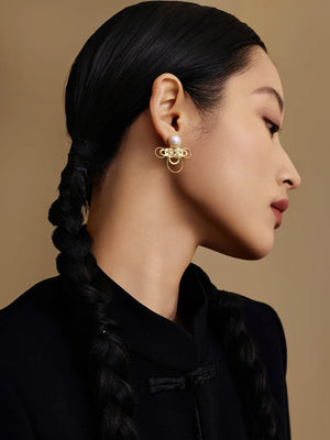 WANYEE CRAFT WOVEN CLOUD KNOT PEARL STUD EARRINGS | TROVE & TONE