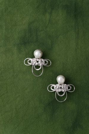 WANYEE CRAFT WOVEN CLOUD KNOT PEARL STUD EARRINGS | TROVE & TONE