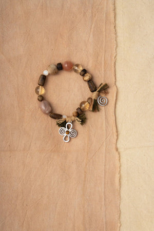 WANYEE CRAFT AGARWOOD SUNSTONE CRYSTAL BEADED BRACELET | TROVE & TONE