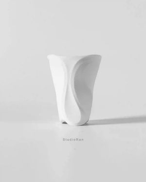 StudioRan CURVE 01 CERAMIC SMALL TEA CUP | TROVE & TONE