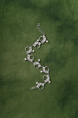 WANYEE CRAFT INTERLOCKING DOUBLE COIN KNOT PEARL BRACELET | TROVE & TONE
