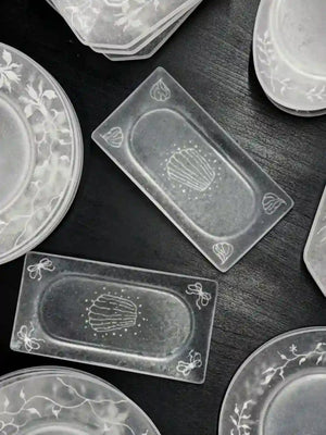 guAi Studio FROSTED GLASS PATE DE VERRE FOOTED PLATE | TROVE & TONE