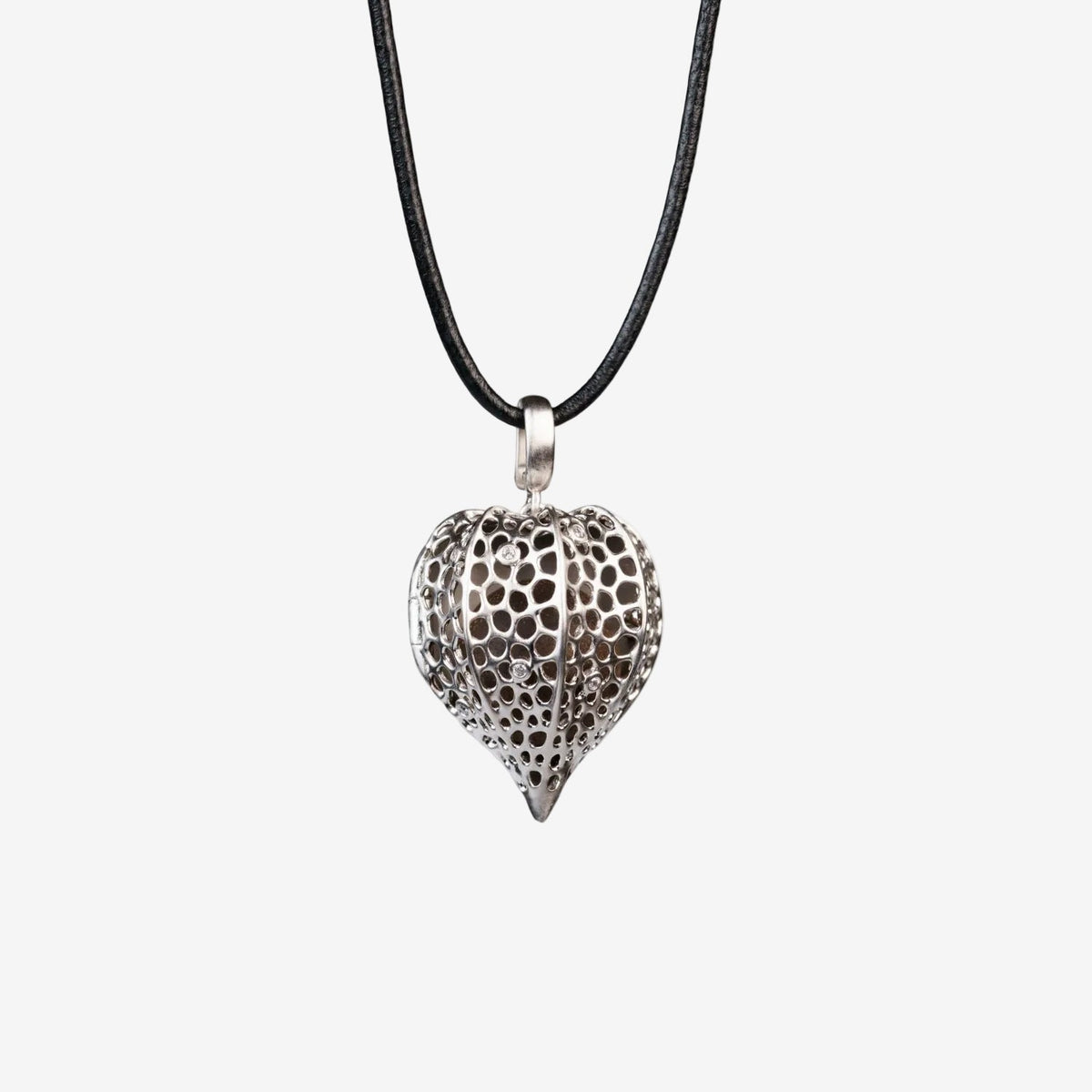 AESTH & UTIL GOLDEN BERRY OPENABLE FRAGRANCE NECKLACE | TROVE & TONE