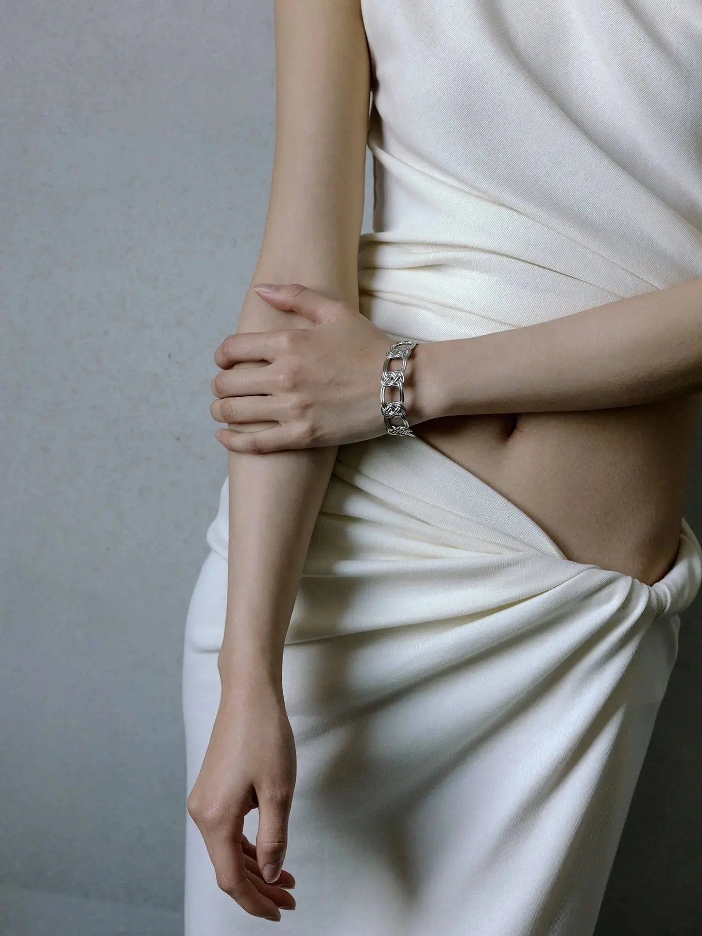 WANYEE CRAFT INTERLOCKING DOUBLE COIN KNOT CUFF | TROVE & TONE