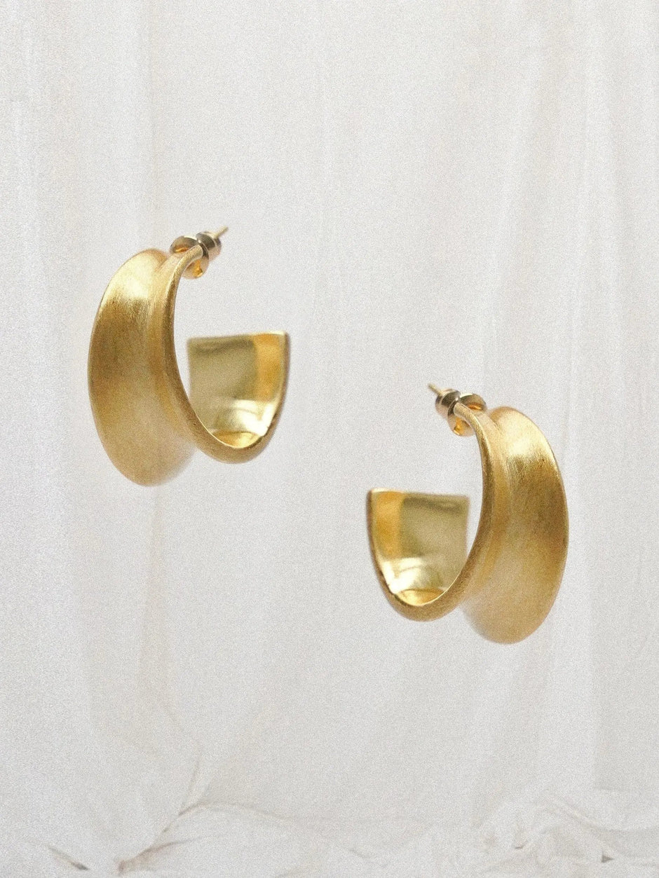 OPERA WIDE C-HOOP STUD EARRINGS