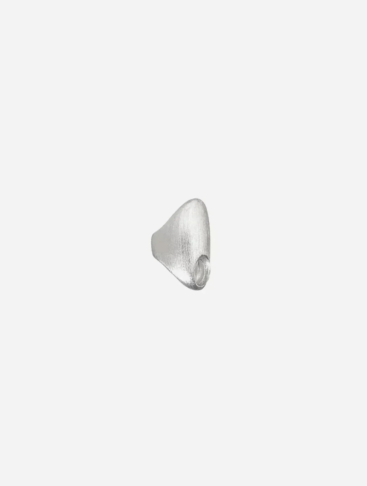 ON IISLAND OVAL CLEAR QUARTZ EAR CUFF | TROVE & TONE