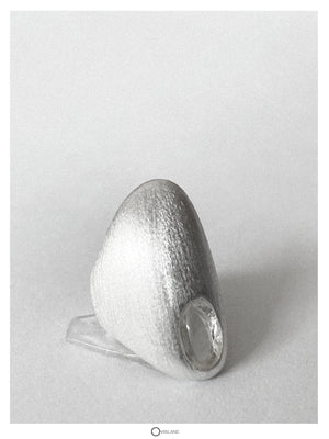 ON IISLAND OVAL CLEAR QUARTZ EAR CUFF | TROVE & TONE