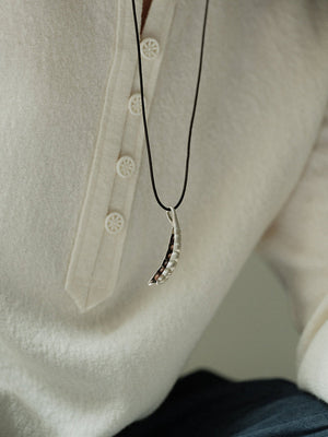 AESTH & UTIL PEA POD OPENABLE FRAGRANCE NECKLACE | TROVE & TONE