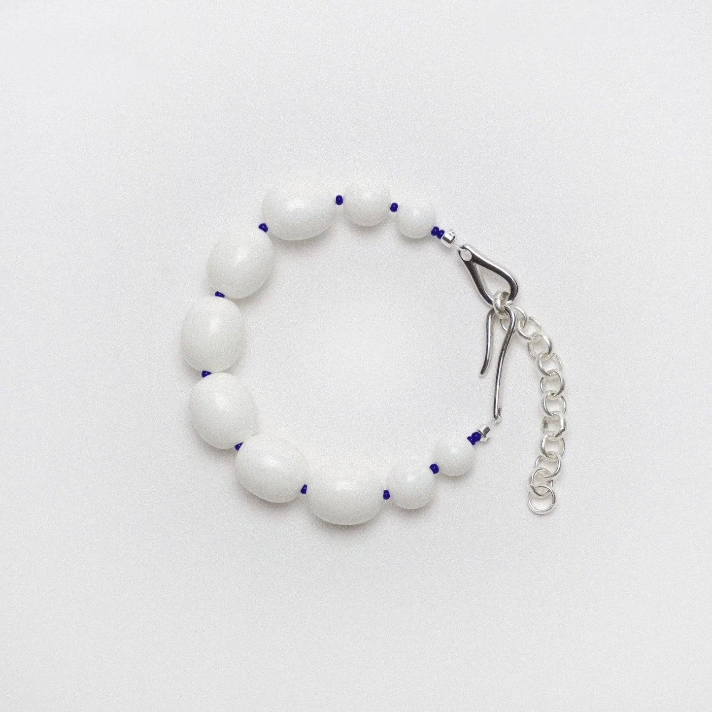 PORCELAIN EGG-SHAPED BEAD BRACELET