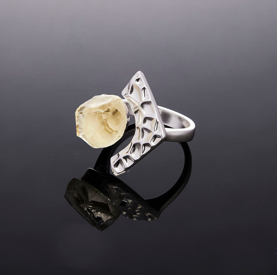 700QiBai TECTONIC BLOOM LATTICE CRYSTAL RING | TROVE & TONE