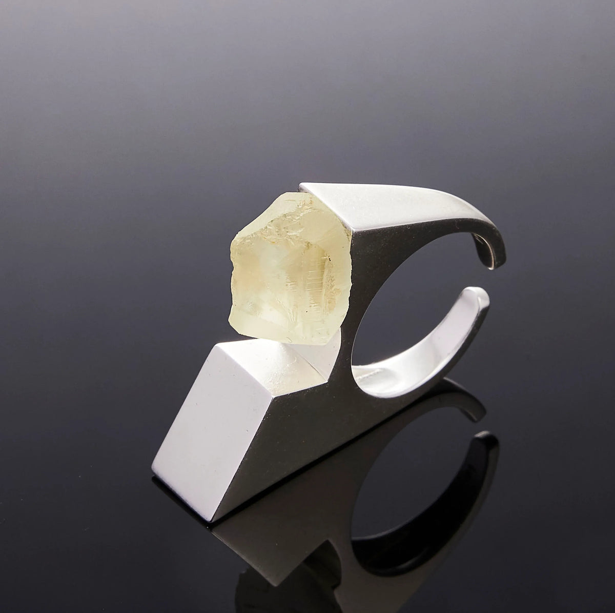 700QiBai VERTEX ARCHITECTURAL CRYSTAL RING | TROVE & TONE