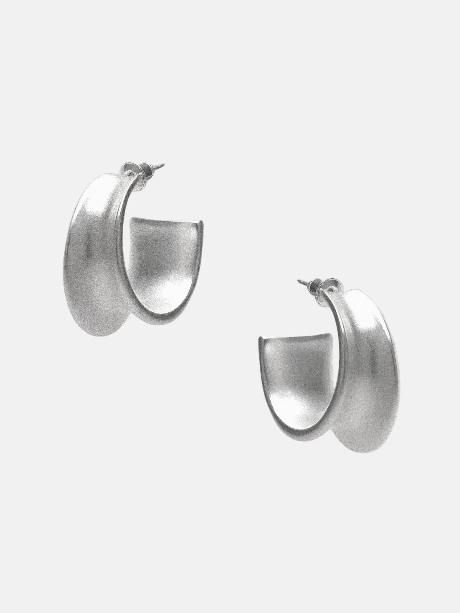 Limb SCULPTURAL WIDE C-HOOP STUD EARRINGS | TROVE & TONE