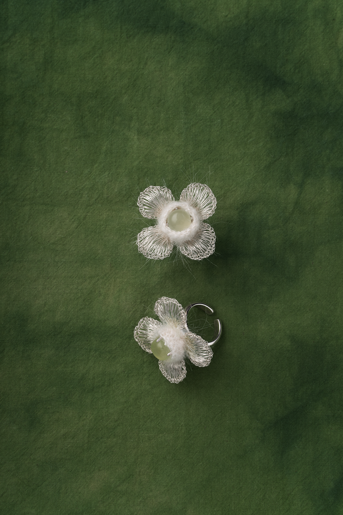 WANYEE CRAFT WIRE CROCHET FLORAL SERPENTINE JADE RING | TROVE & TONE