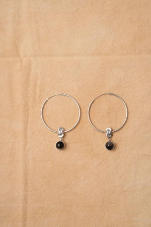 WANYEE CRAFT MATTE SILVER OBSIDIAN KNOT HOOP EARRINGS | TROVE & TONE