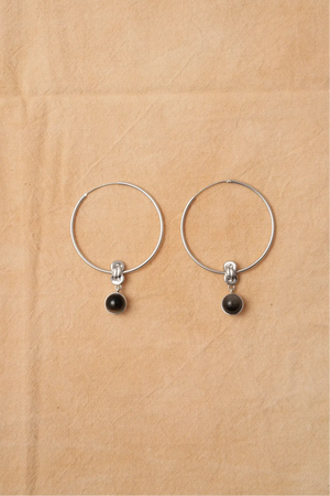 WANYEE CRAFT MATTE SILVER OBSIDIAN KNOT HOOP EARRINGS | TROVE & TONE