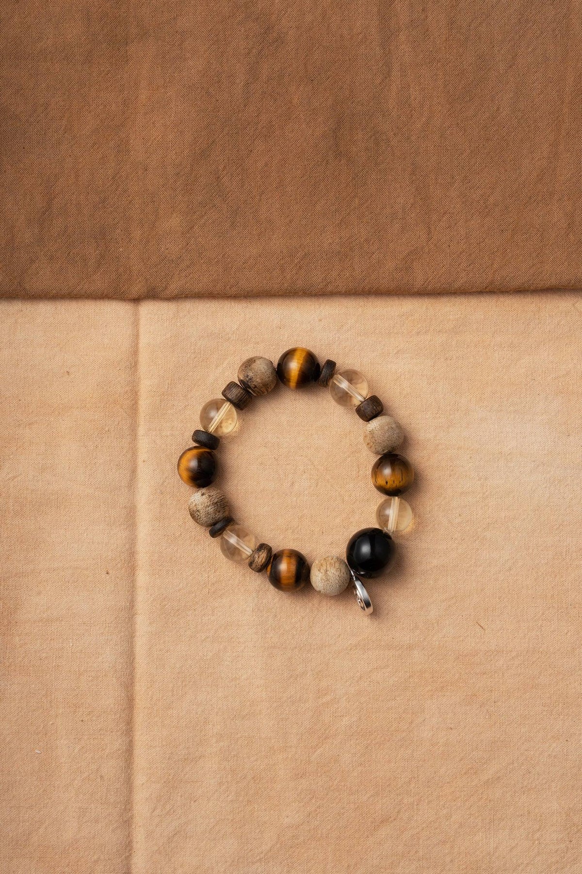 WANYEE CRAFT AGARWOOD CRYSTAL OBSIDIAN BEADED BRACELET | TROVE & TONE
