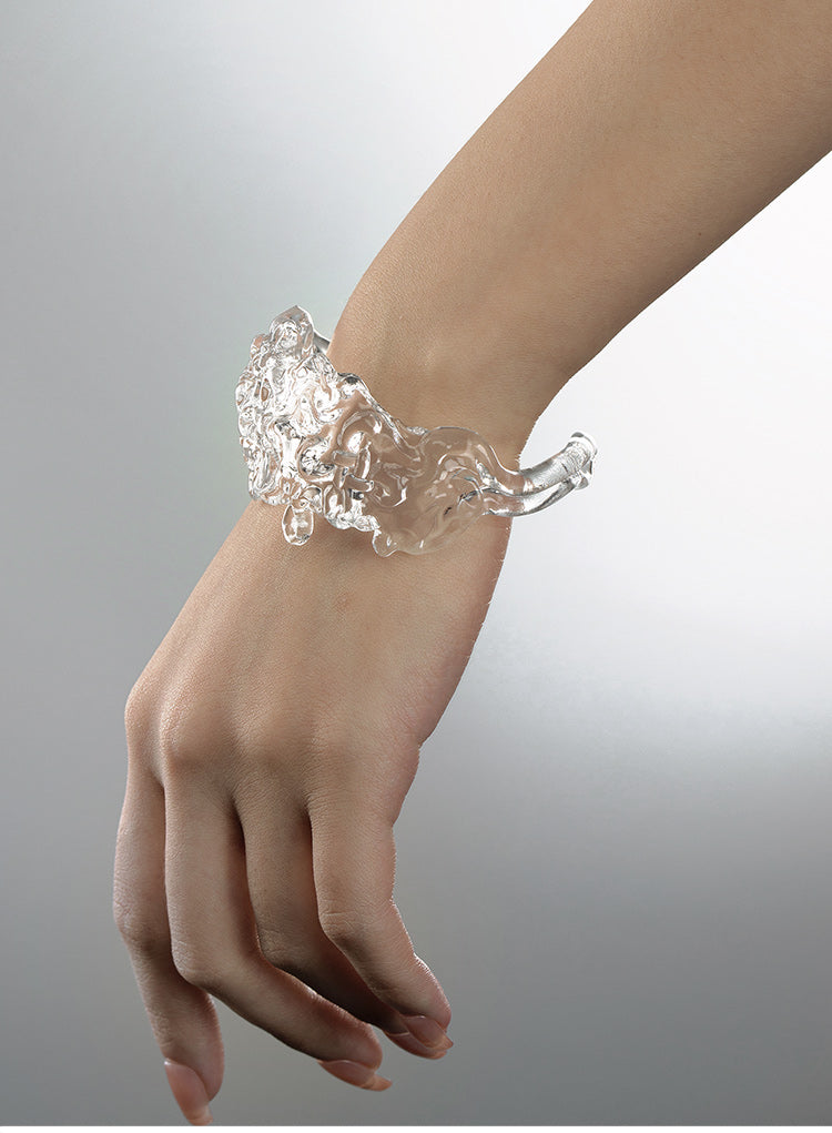 CARVED KNOT BANGLE