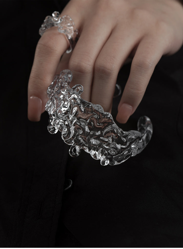 CARVED KNOT BANGLE