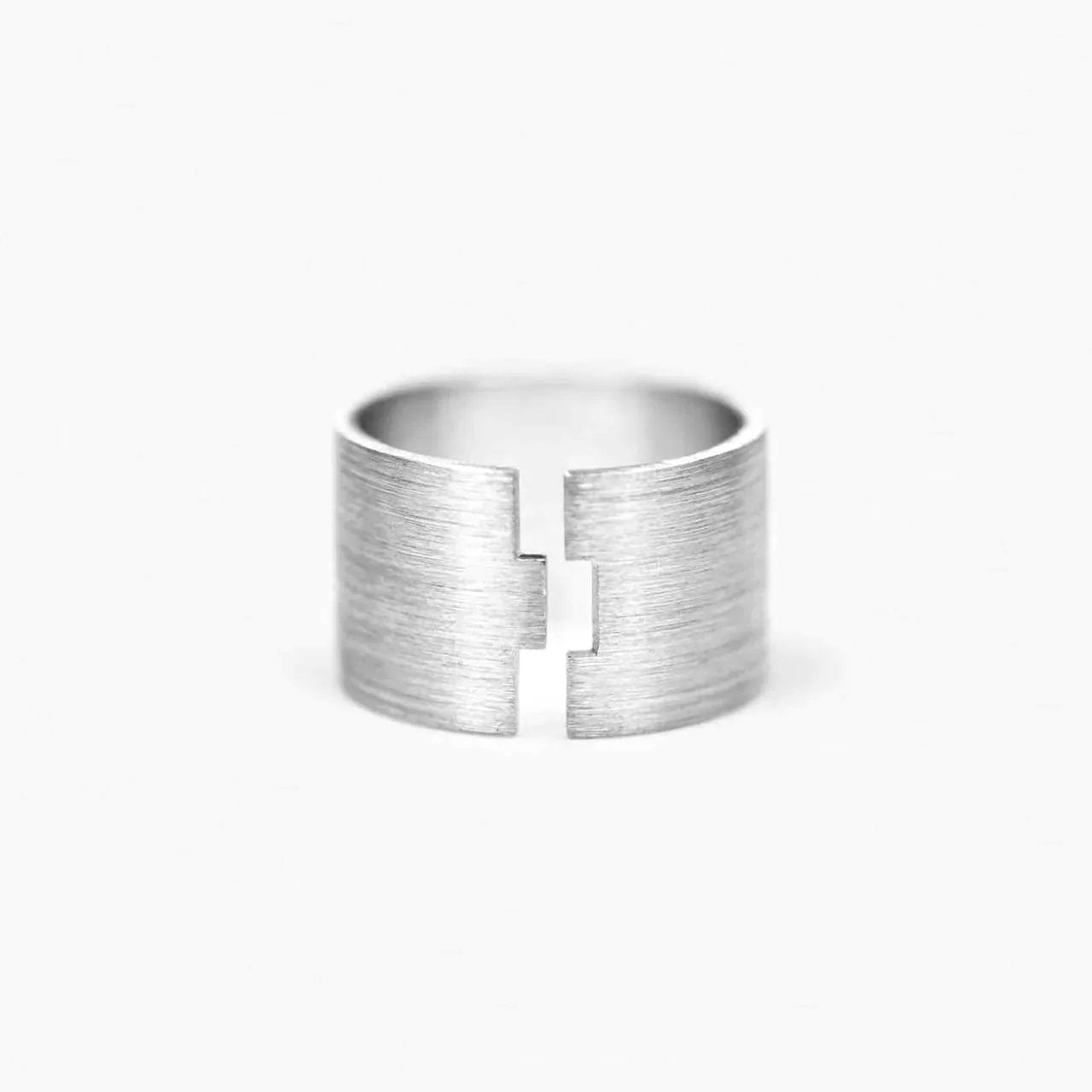 TROVE & TONE INTERLOCKING CLICK RING  |  TROVE & TONE