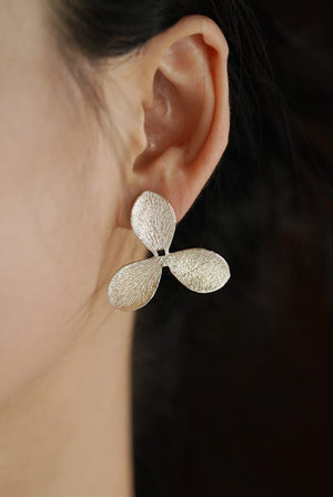 UNIGANCE.Z PHALAENOPSIS STUD EARRINGS  |  TROVE & TONE